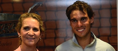 Rafa Nadal posando con la Infanta Elena tras ganar Roland Garros 2014