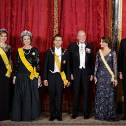 Los Reyes y los Príncipes con el presidente de México y su esposa en una cena de gala en el Palacio Real
