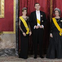 Los Reyes y los Príncipes Felipe y Letizia en la cena de gala al presidente de México y su esposa