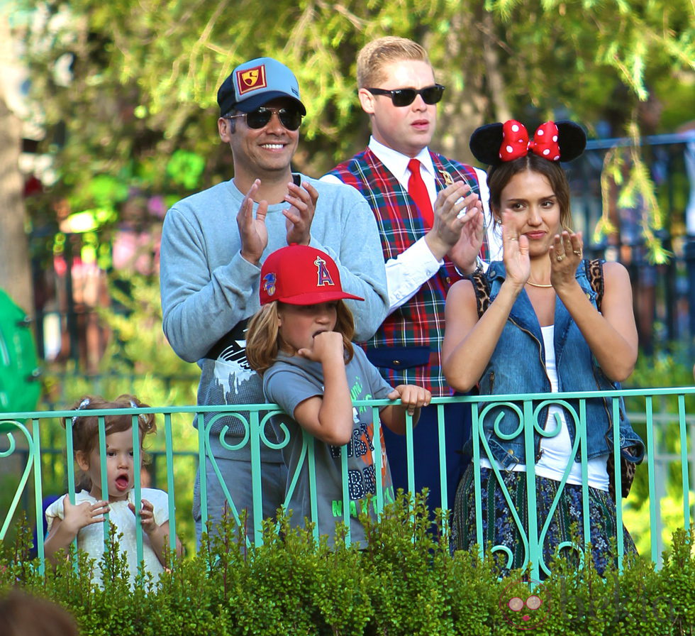 Jessica Alba y Cash Warren celebran el cumpleaños de su hija en Disneyland