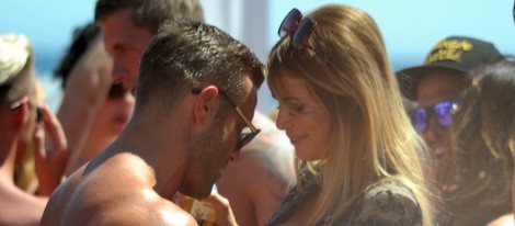 Elliott Wright y Chloe Sims rodando 'The Only Way Is Essex' en Marbella