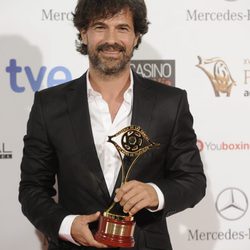 Rodolfo Sancho en la entrega de los Premios Iris 2014 con su galardón a Mejor Actor