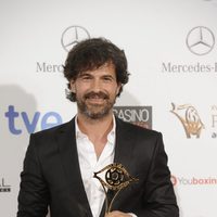 Rodolfo Sancho en la entrega de los Premios Iris 2014 con su galardón a Mejor Actor