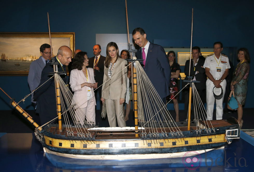 Los Príncipes Felipe y Letizia en la exposición 'El último viaje de la fragata Nuestra Señora de las Mercedes'