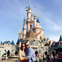 Kiko Rivera y su novia Irene Rosales en Disneyland Paris