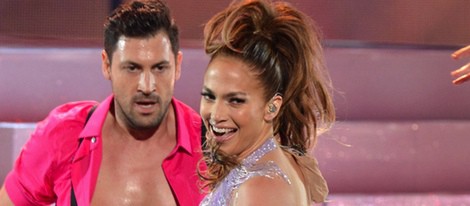 Jennifer Lopez y Maksim Chmerkovskiy bailando en los American Music Awards 2013