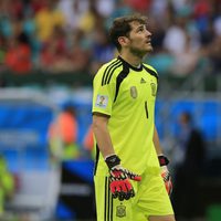 Iker Casillas se lamenta de la derrota de 'La Roja' ante Holanda en el Mundial 2014