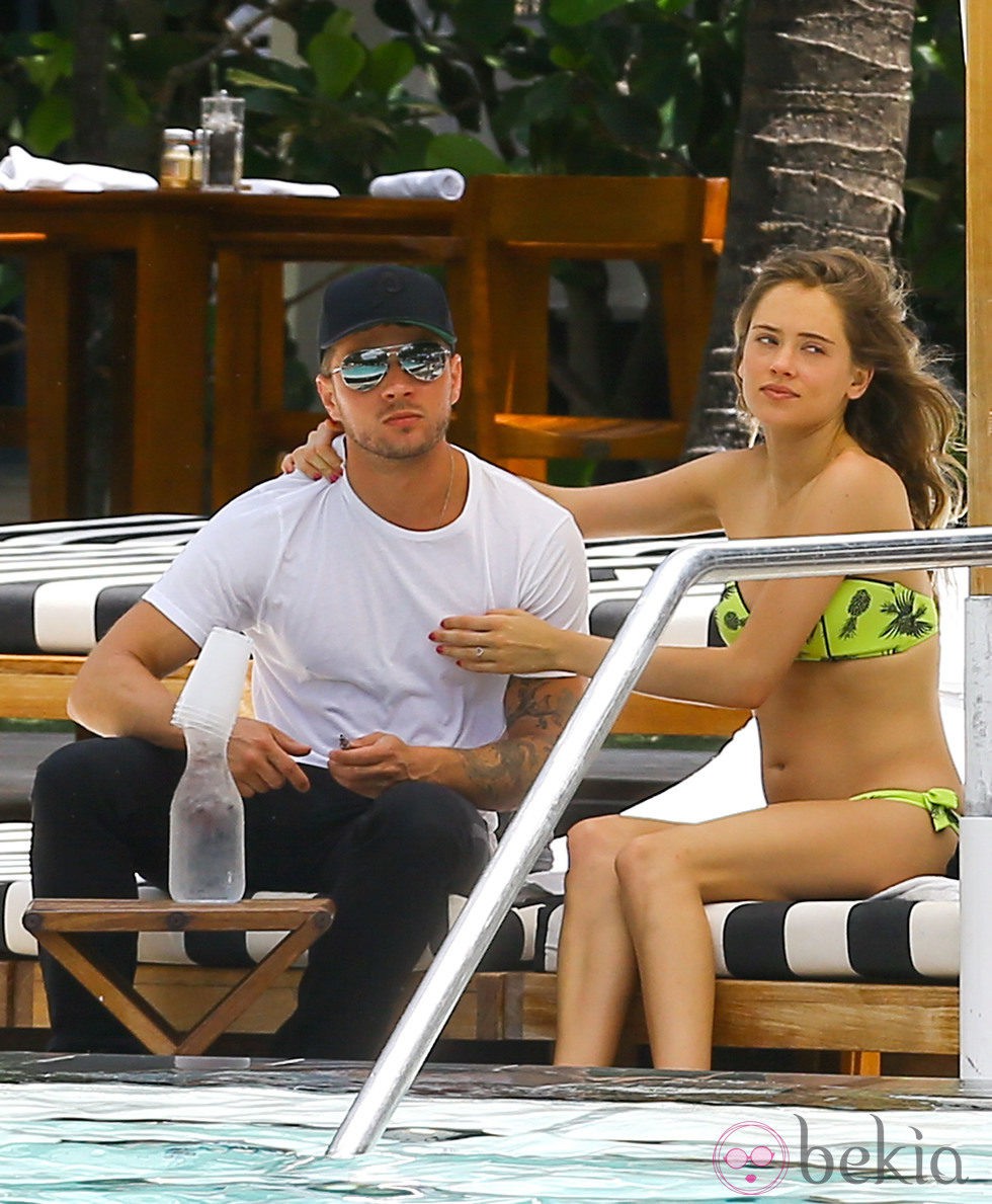 Ryan Phillippe disfruta de Miami con Paulina Slagter