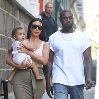 Kim Kardashian y Kanye West llevan a North West al museo