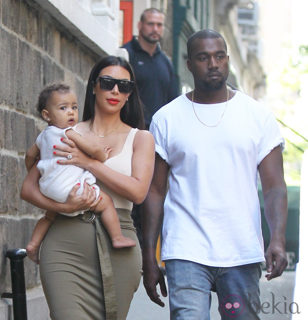 Kim Kardashian y Kanye West llevan a North West al museo