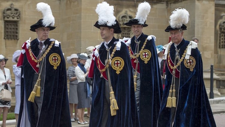 El Príncipe de Gales, el Duque de Cambridge, el Duque de York y el Conde de Wessex en la Orden de la Jarretera 2014