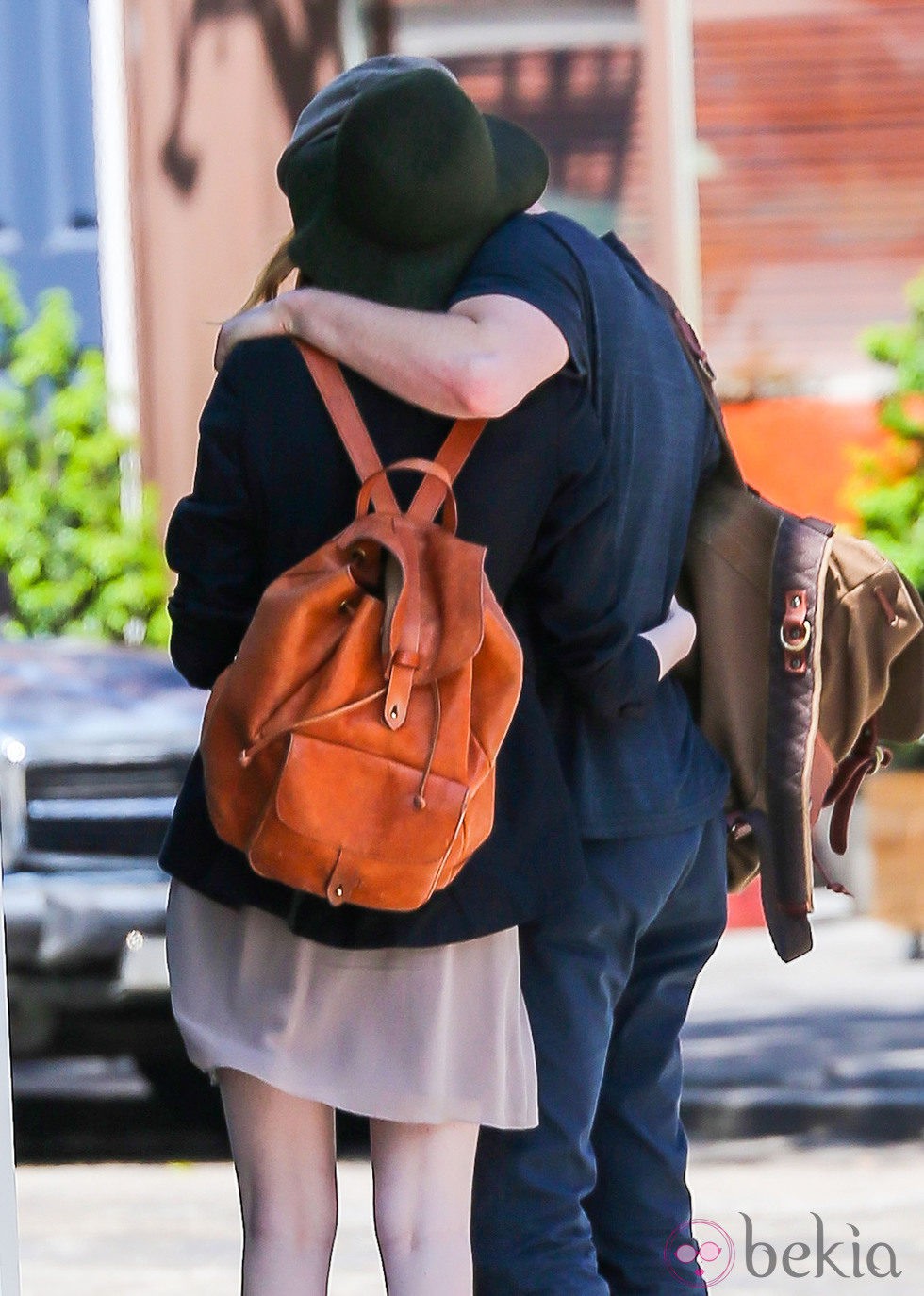 Andrew Garfield y Emma Stone se abrazan durante un paseo por Nueva York