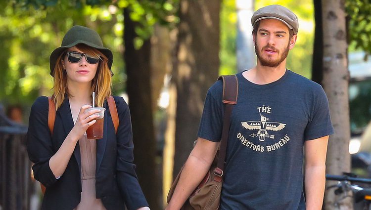 Emma Stone y Andrew Garfield pasean cogidos de la mano por Nueva York