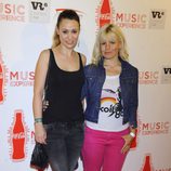 Natalia Verbeke y Lluvia Rojo en el concierto de Miley Cyrus en Madrid