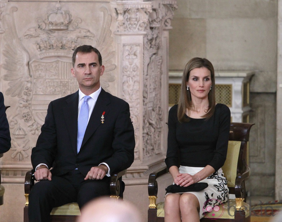 Los Príncipes Felipe y Letizia en la firma de la Ley de Abdicación del Rey Juan Carlos