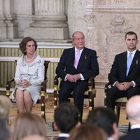Los Reyes y los Príncipes en la firma de la Ley de Abdicación del Rey Juan Carlos