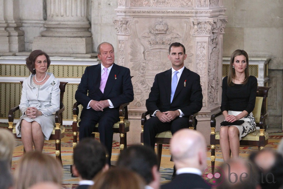 Los Reyes y los Príncipes en la firma de la Ley de Abdicación del Rey Juan Carlos