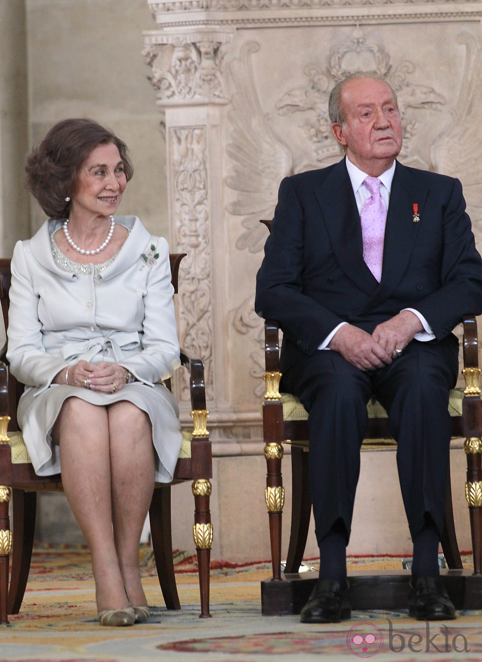 Los Reyes en la firma de la Ley de Abdicación del Rey Juan Carlos