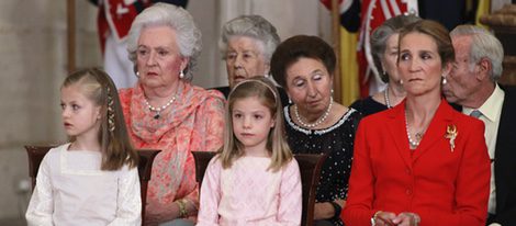 Las Infantas Elena, Sofía, Leonor, Pilar y Margarita en la firma de la Ley de Abdicación del Rey Juan Carlos