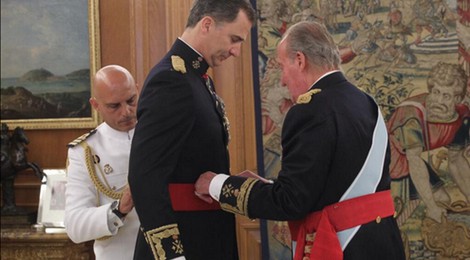 El Rey Felipe VI recibe la Faja de Capitán General