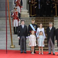 Los Reyes de España, el Presidente de Gobierno y los Presidentes del Congreso y Senado en la entrada del Congreso de los Diputados
