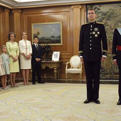 Los Reyes de España posan junto a la Reina Sofía, el Rey Juan Carlos, la Princesa Leonor, y las infantas Sofía y Elena