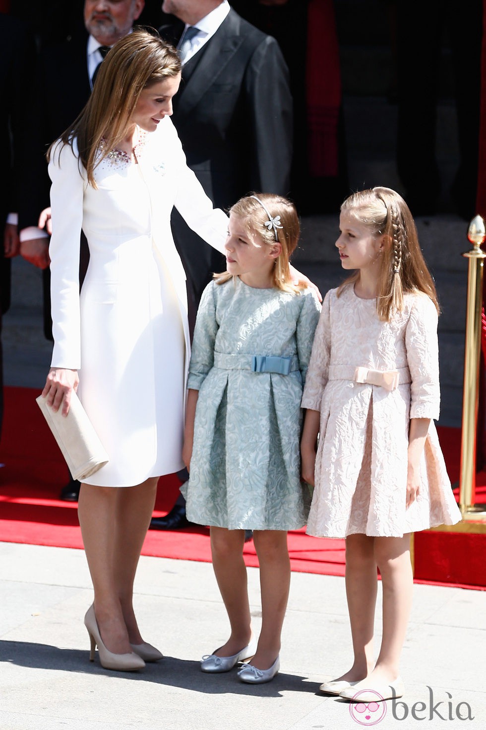 La Reina Letizia con sus hijas Leonor y Sofía en la proclamación del Rey Felipe VI