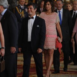 Alejandro Sanz y Raquel Perera en la primera recepción de los Reyes Felipe y Letizia
