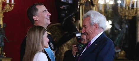 Luis del Olmo con los Reyes Felipe y Letizia en su primera recepción como Reyes