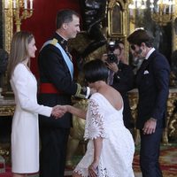 Juan José Padilla y Lidia Cabello con los Reyes Felipe y Letizia en su primera recepción como Reyes
