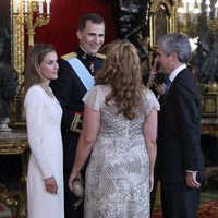 Adolfo Suárez Illana e Isabel Flores con los Reyes Felipe y Letizia en su primera recepción como Reyes