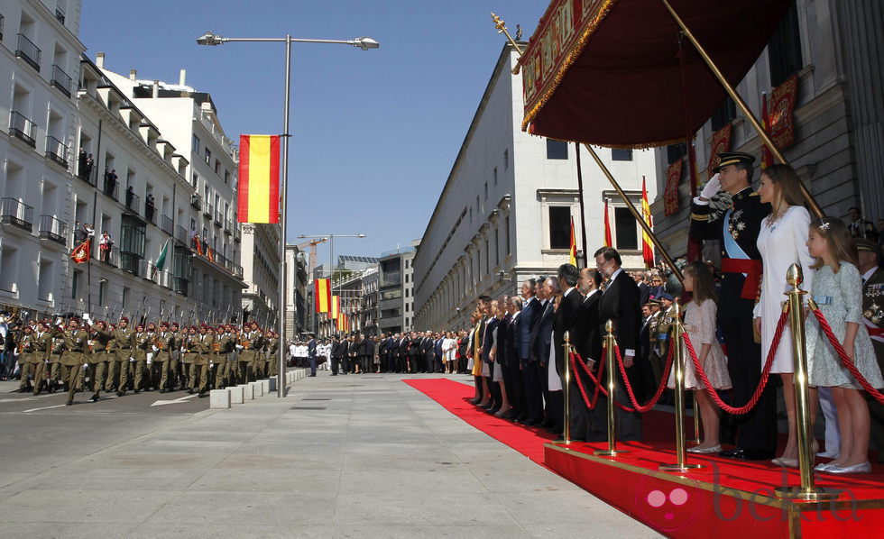 Desfile militar tras la proclamación de Felipe VI como Rey de España