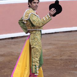José Tomás brindando el toro a la grada en México