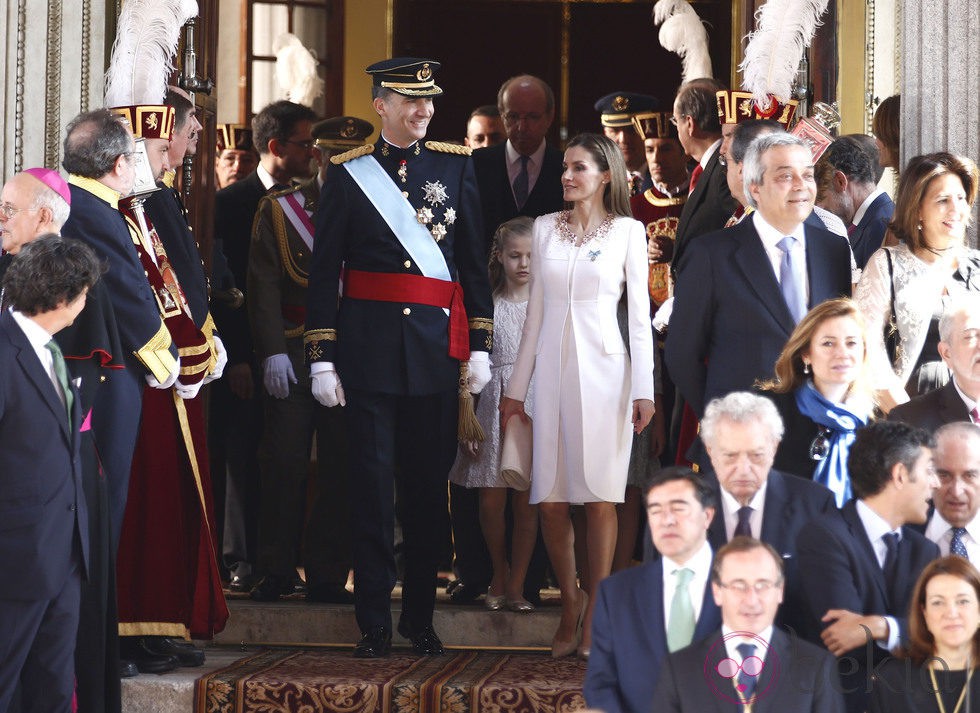 El Rey Felipe VI, la Reina Letizia y la Princesa Leonor a su salida del Congreso de los Diputados