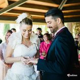 María Lapiedra pone el anillo a Marc Amigó en su boda