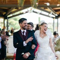 Marc Amigó y María Lapiedra, muy sonrientes tras su boda