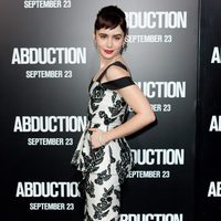 Lily Collins en el estreno de la película 'Abduction' en los Ángeles
