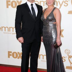 Matt LeBlanc y su pareja Andrea Anders, en la gala de los Emmy 2011