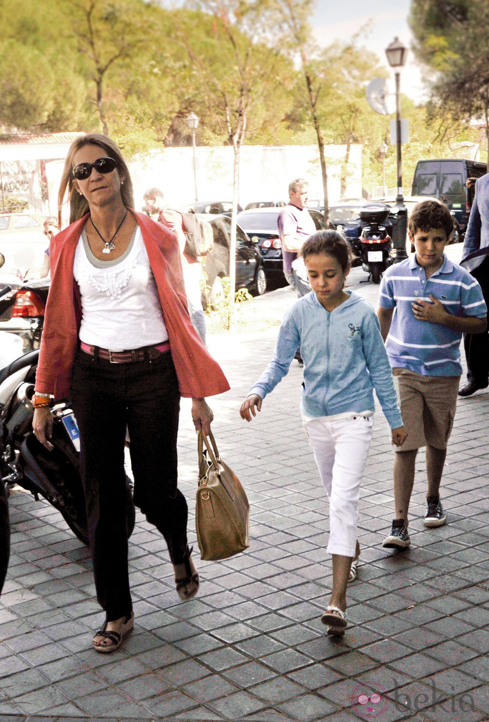 La Infanta Elena y sus hijos en el 36 cumpleaños de María Zurita