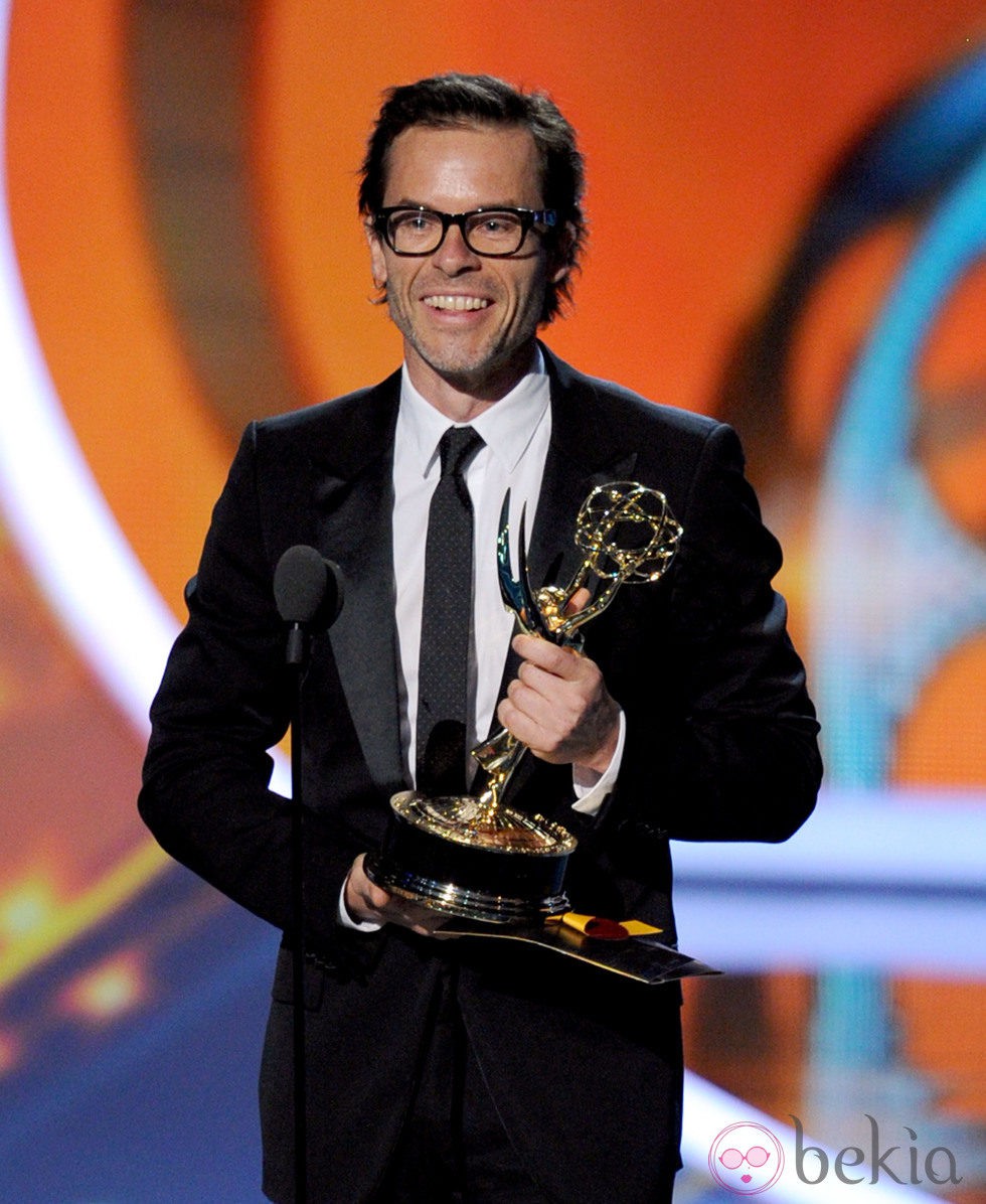 Guy Pearce recoge su Emmy como Mejor Actor Secundario de Miniserie por 'Midred Pierce'