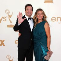 Jimmy Fallon y su pareja Nancy Juvonen en los premios Emmy 2011