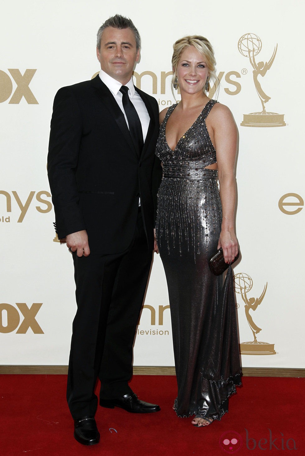 Matt LeBlanc y su pareja Andrea Anders en los premios Emmy 2011
