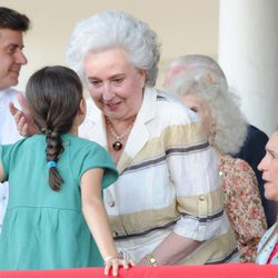 La Infanta Pilar saluda a Victoria de Marichalar en el Concurso de Saltos