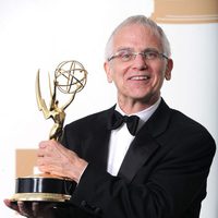 Don Roy King con su premio en los Emmy 2011