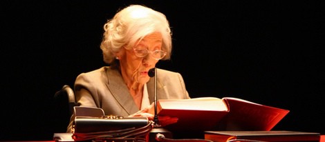 Ana María Matute durante una lectura en Madrid