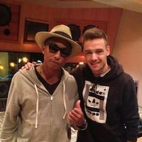 Liam Payne y Pharrell Williams en el estudio