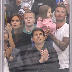 Tom Cruise, David Beckham y Victoria Beckham en un partido de hockey