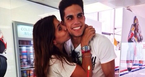 Melissa Jiménez besa a Marc Bartra tras sorprenderla por su cumpleaños