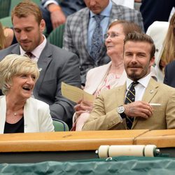 David Beckham y su madre Sandra en un partido de Rafa Nadal en Wimbledon 2014