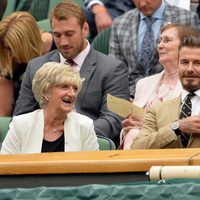 David Beckham y su madre Sandra en un partido de Rafa Nadal en Wimbledon 2014